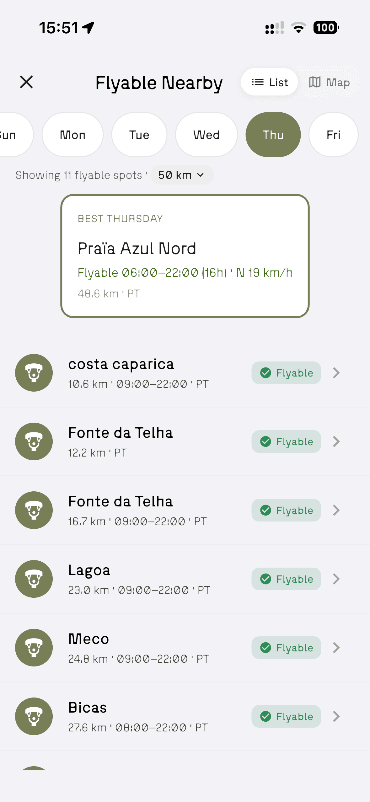List of nearby flyable paragliding spots sorted by distance, each labelled flyable