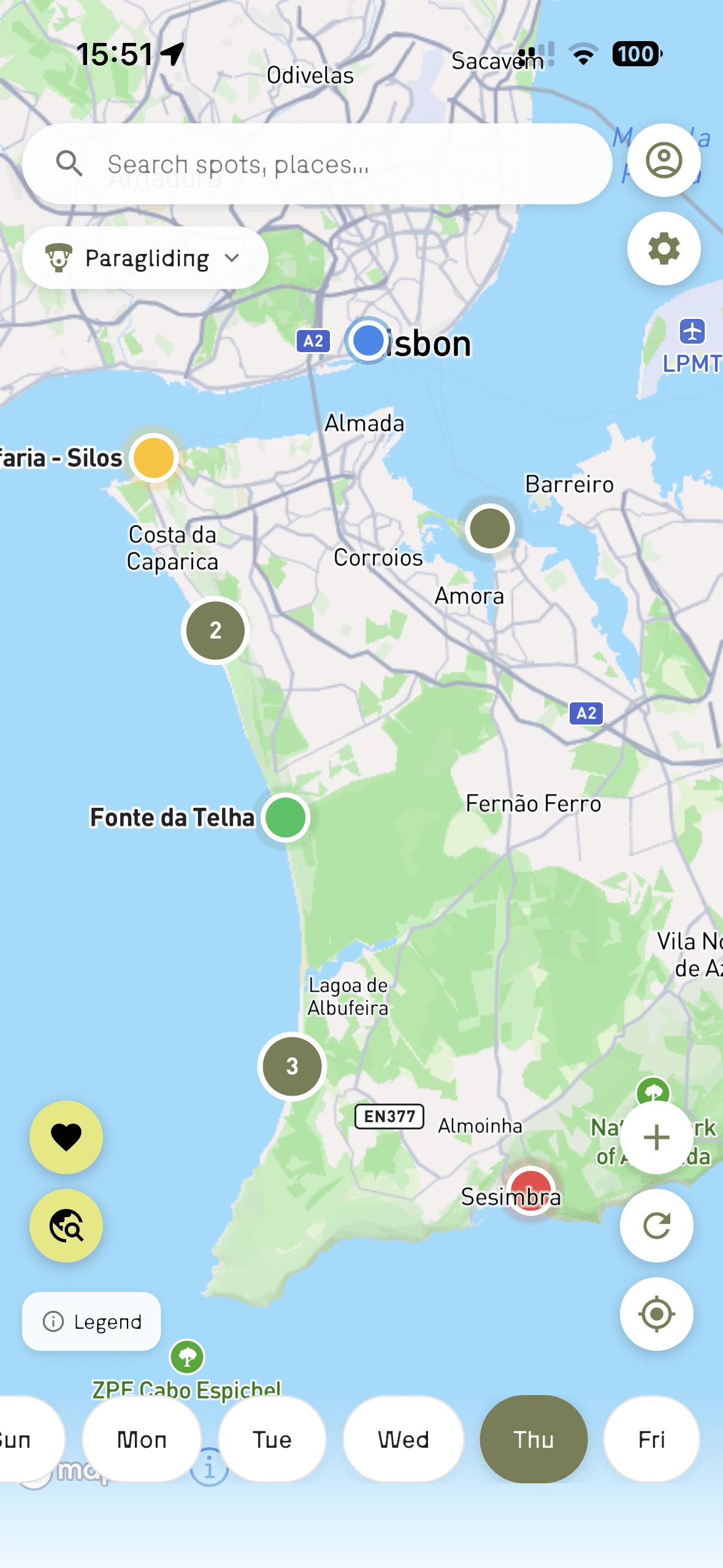 OUT DARE map of paragliding spots near Lisbon, with green and orange markers showing flyable conditions
