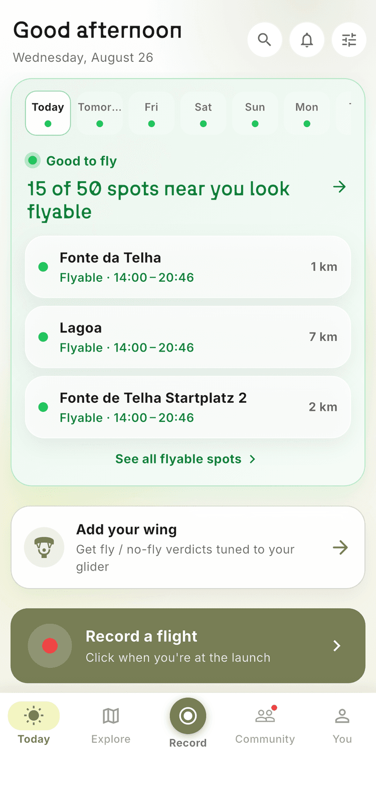 OutDare Today screen: 15 of 50 nearby paragliding spots flyable, with green verdicts and flyable windows for Fonte da Telha and Lagoa